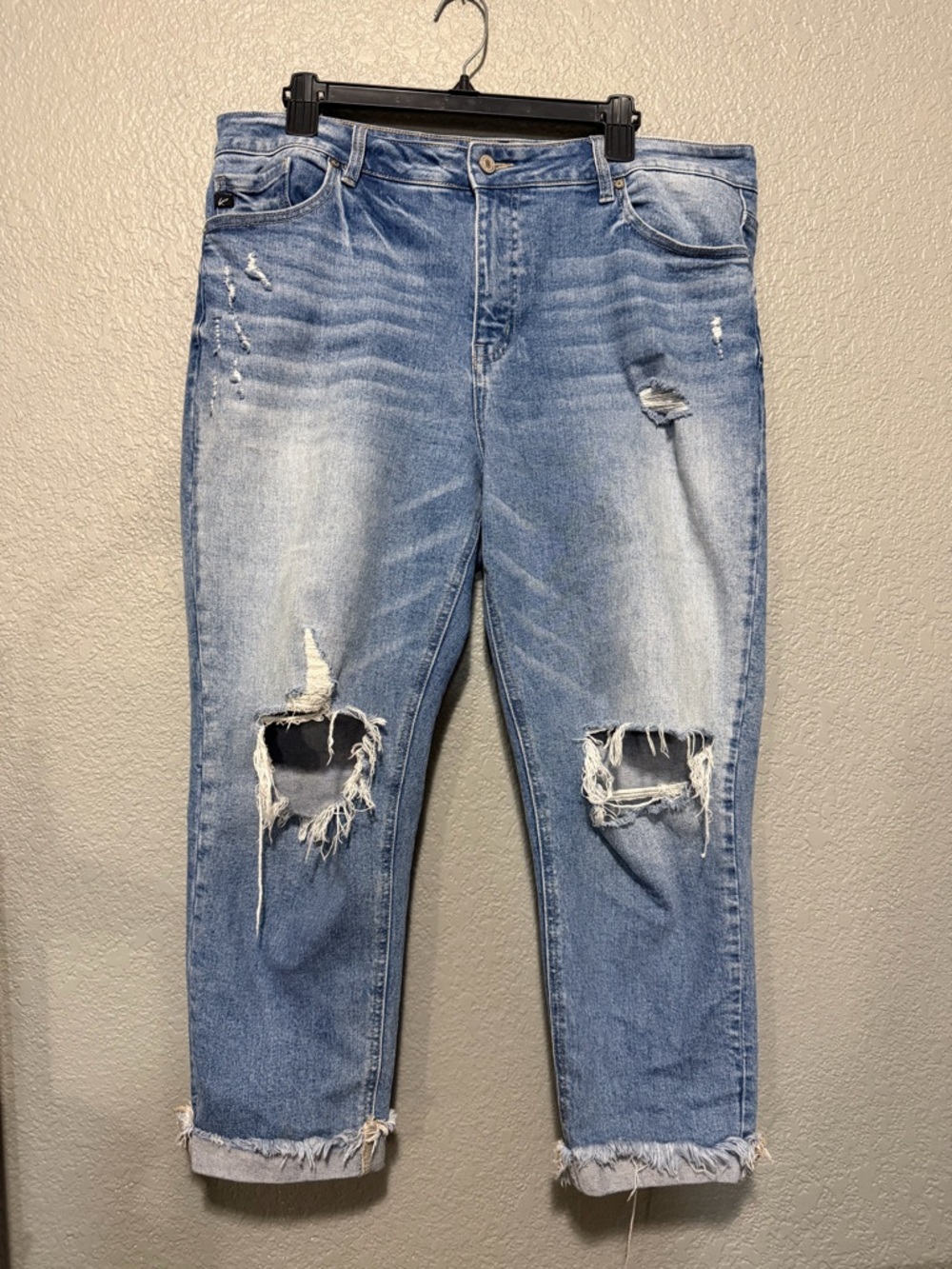 KanCan Distressed Light Blue Cropped Jeans